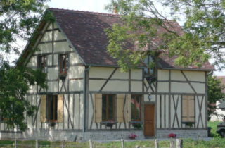 MAISON À PANS DE BOIS À LA VILLENEUVE AU CHENE